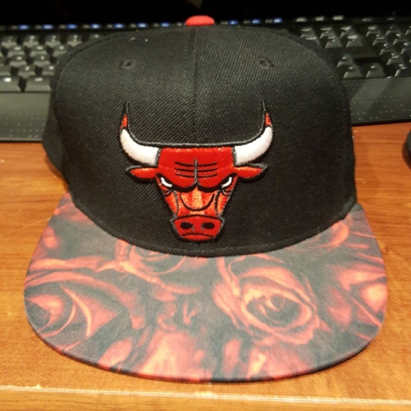 ⛔SOLD⛔ 2 Chicago Bulls Snap Back Hats - Picture 3 of 6